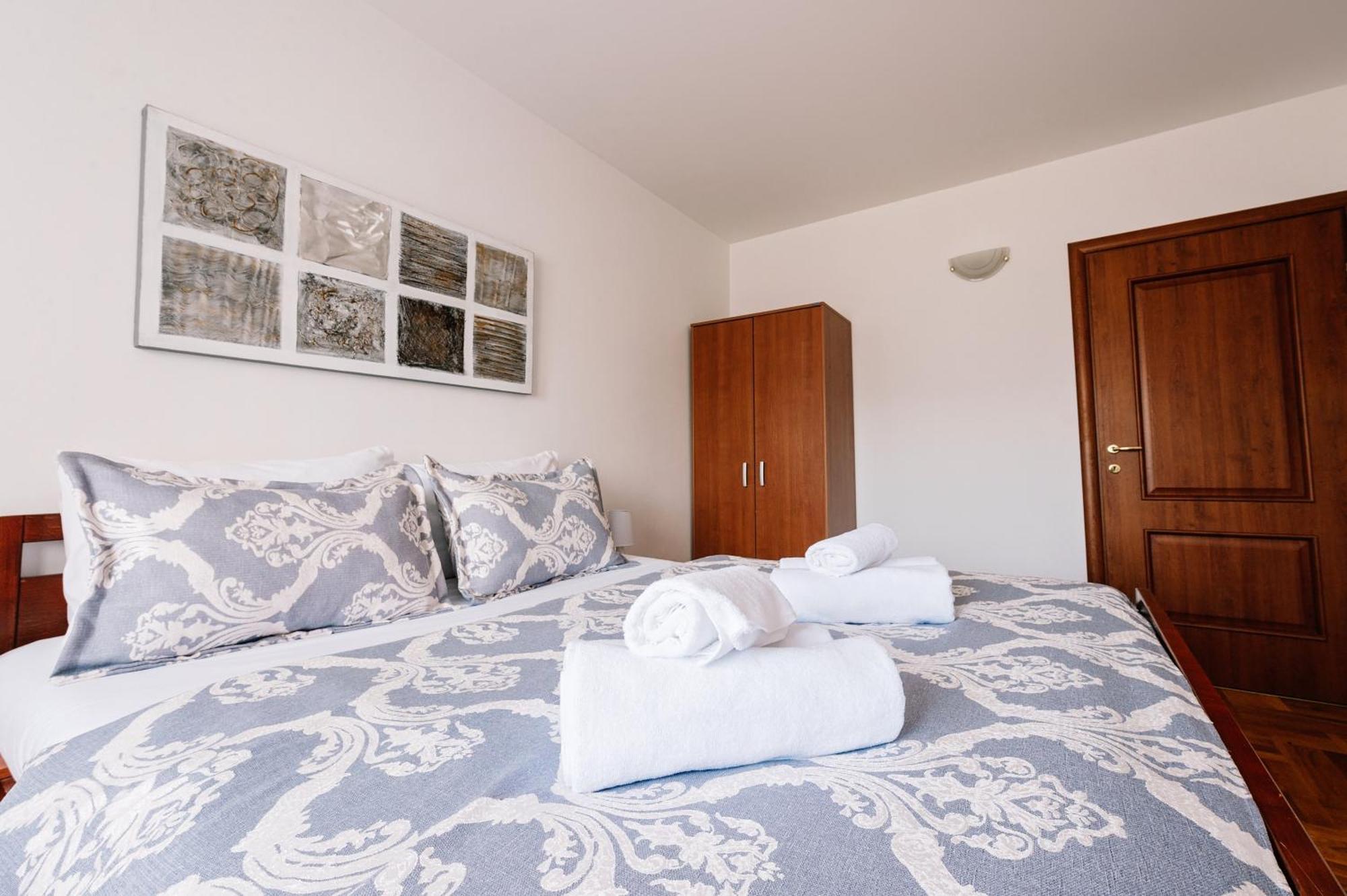 Irish House Medugorje Aparthotel Rum bild